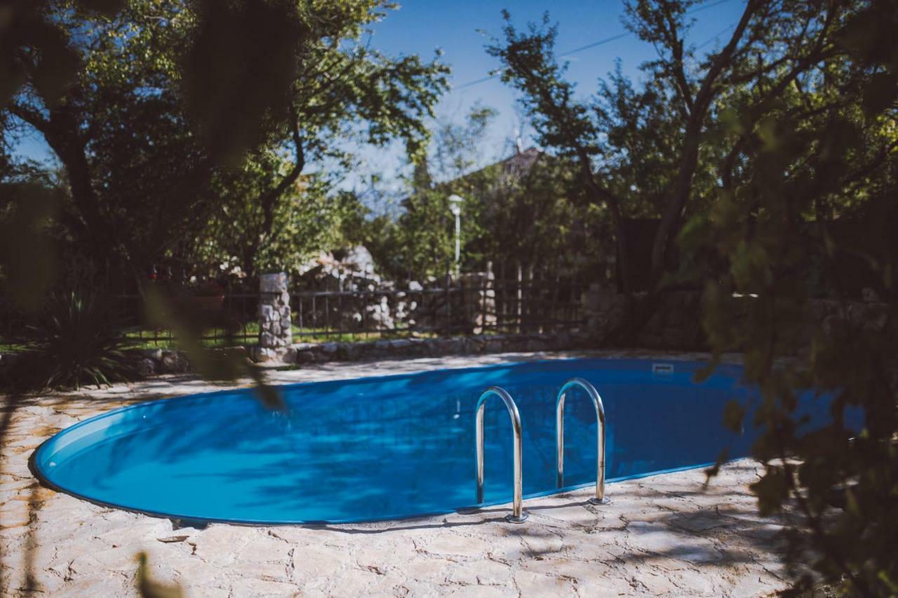 Villa Cosy Getaway à Gostinjac Extérieur photo